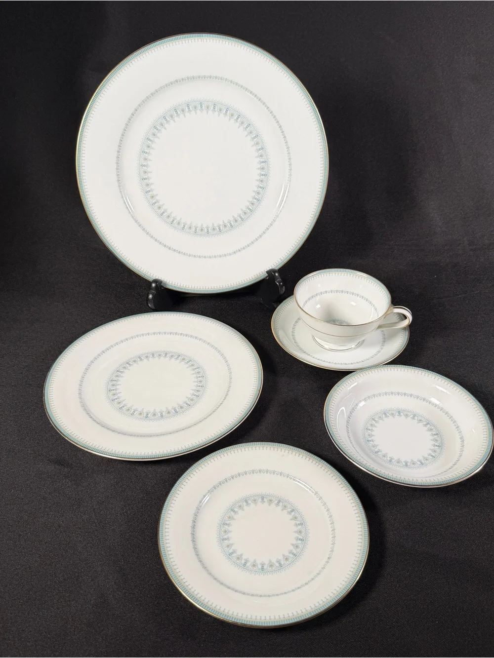 Noritake Maya Fine China 6 piece Place-setting MCM geometric pattern